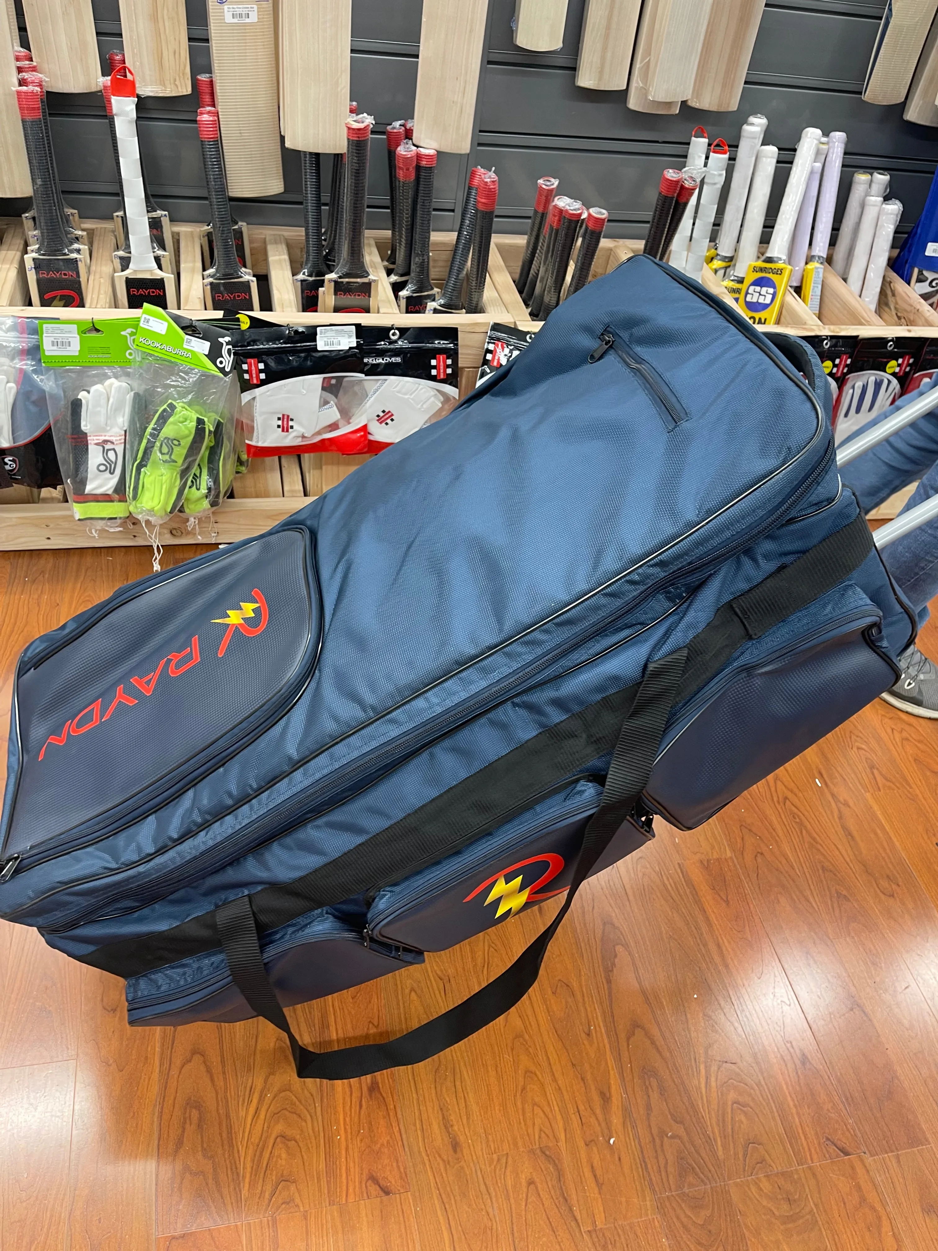 Raydn Professional Wheelie Premium Adult Cricket Kit Bag (Navy Blue / Black)